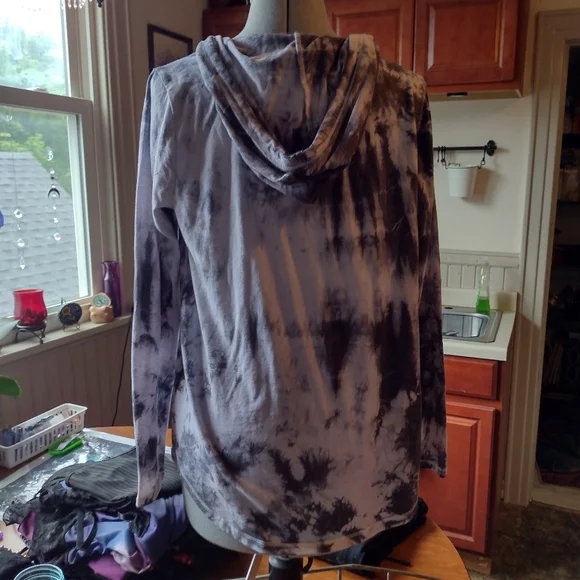 Tie dye pull over hooded long sleeve T-shirt - Picture 3 of 3